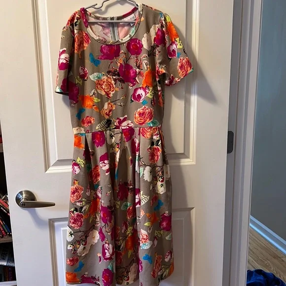 Poshmark lularoe amelia hotsell